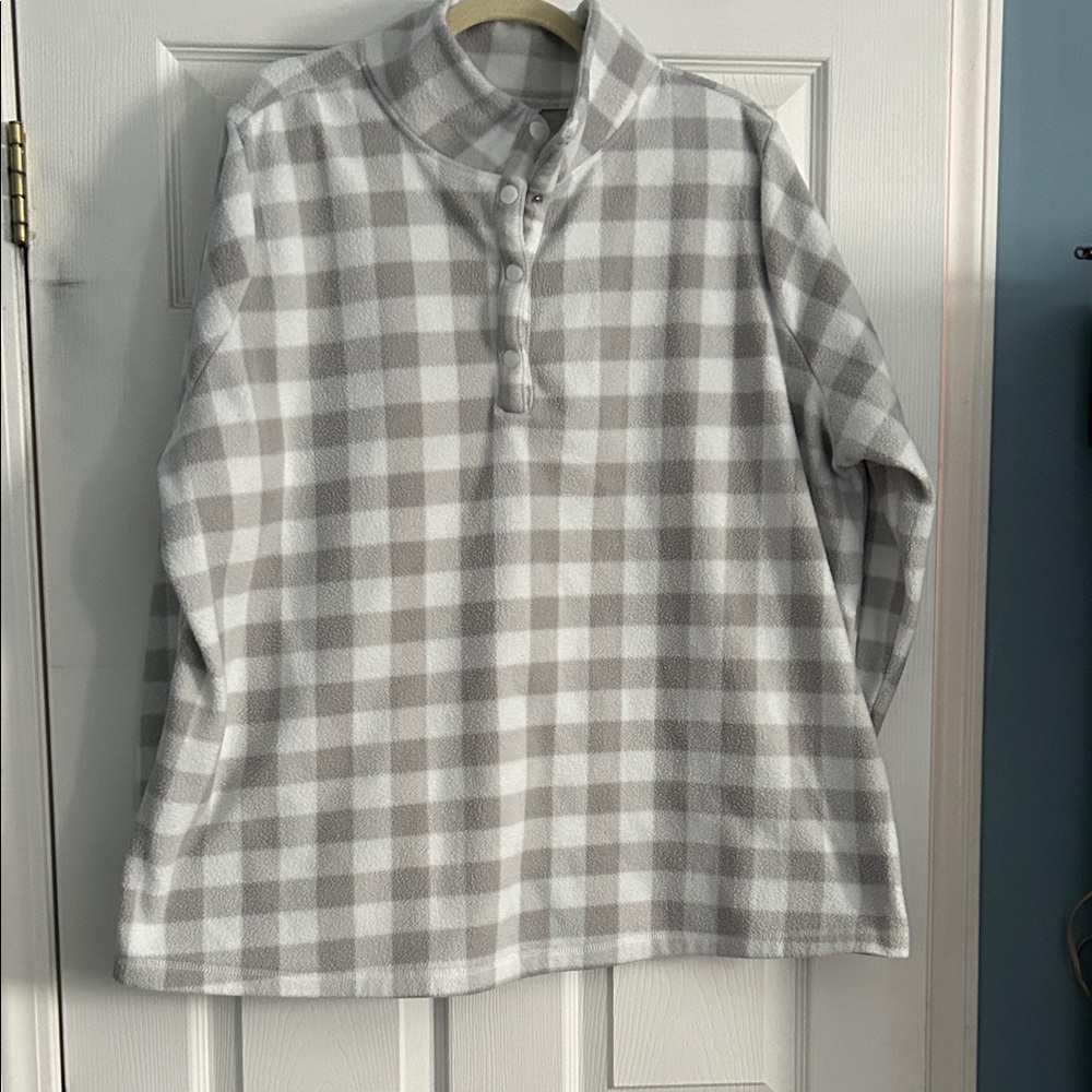 Croft & Barrow Soft Gray and White Pullover